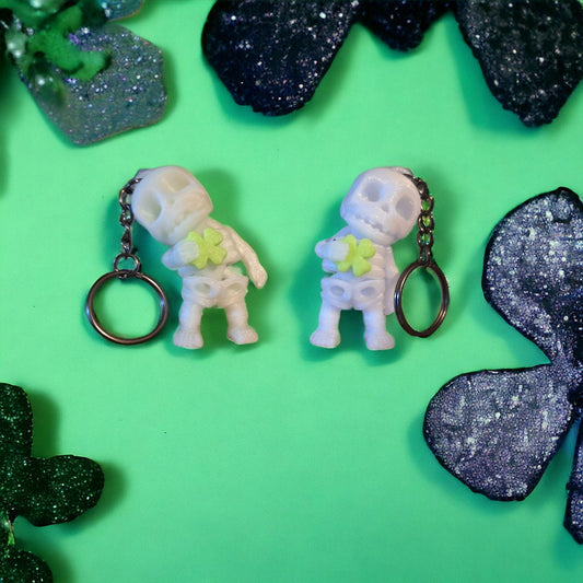 Four leafed clover skeleton keychain