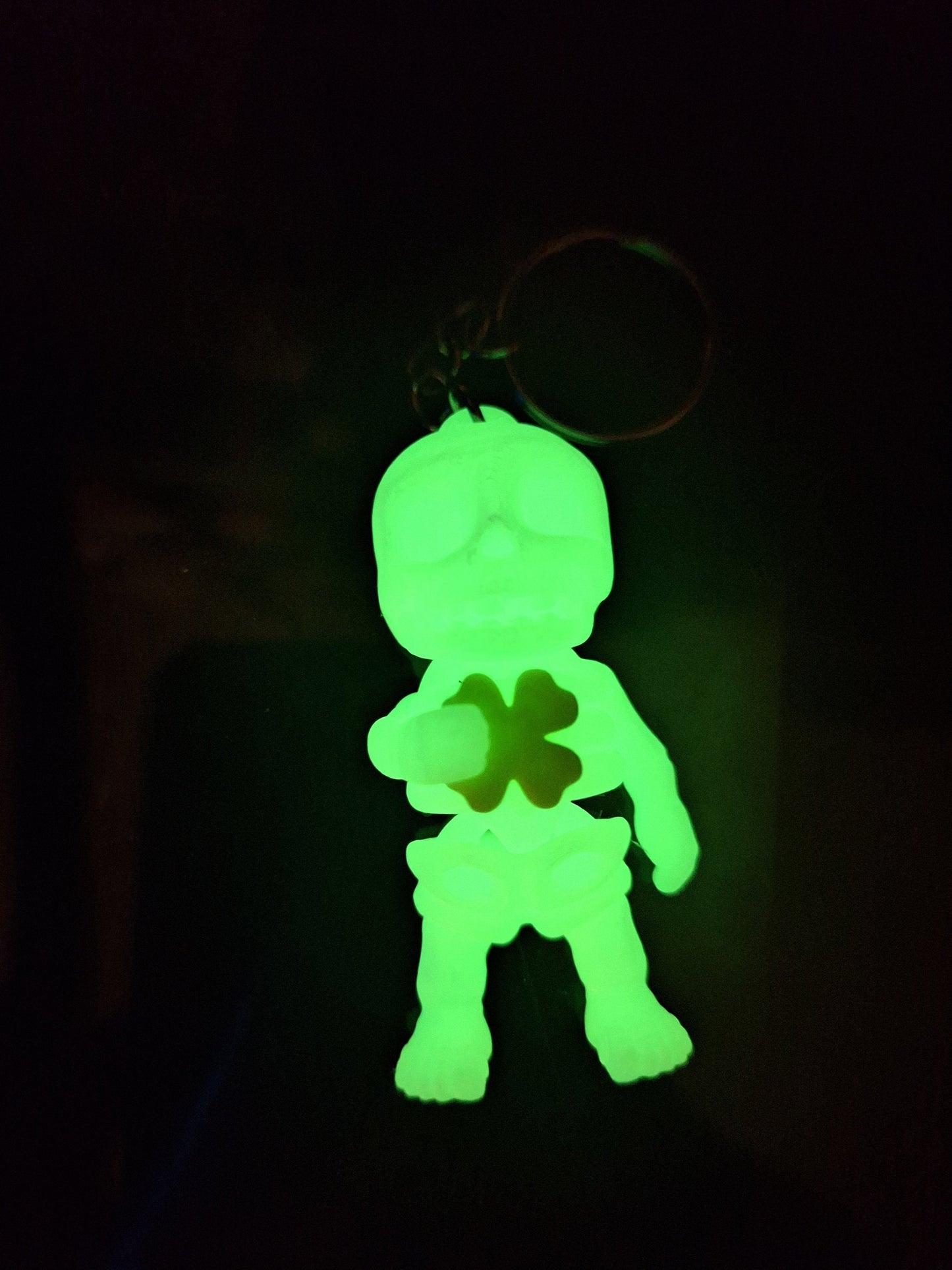 Four leafed clover skeleton keychain