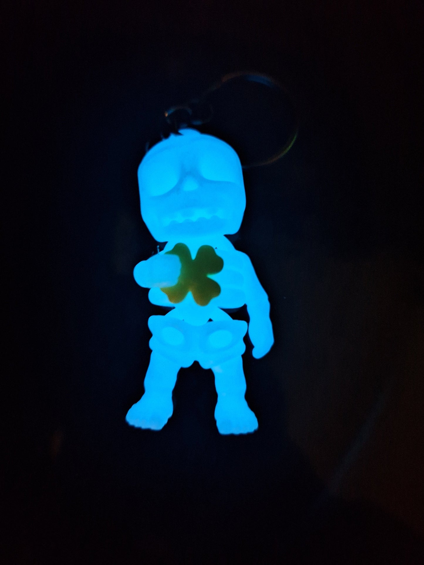 Four leafed clover skeleton keychain