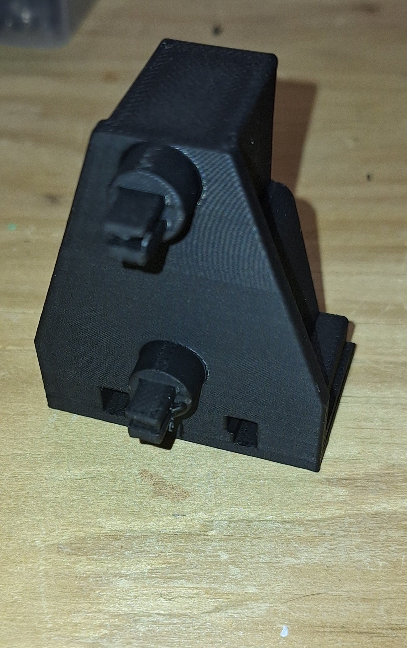 Garbage drawer connector bracket