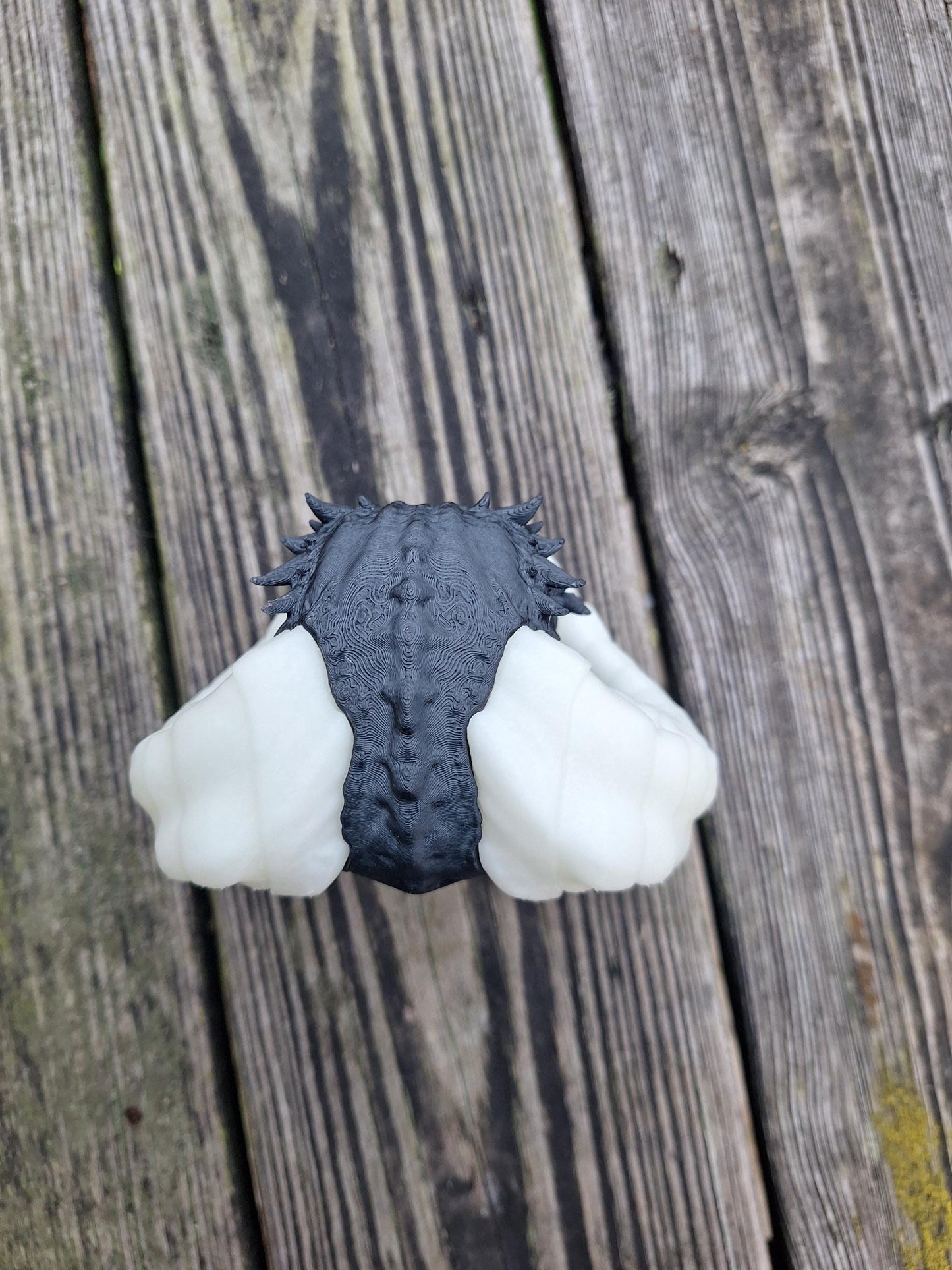 Miniature Demon Skull with glow in the dark horns.