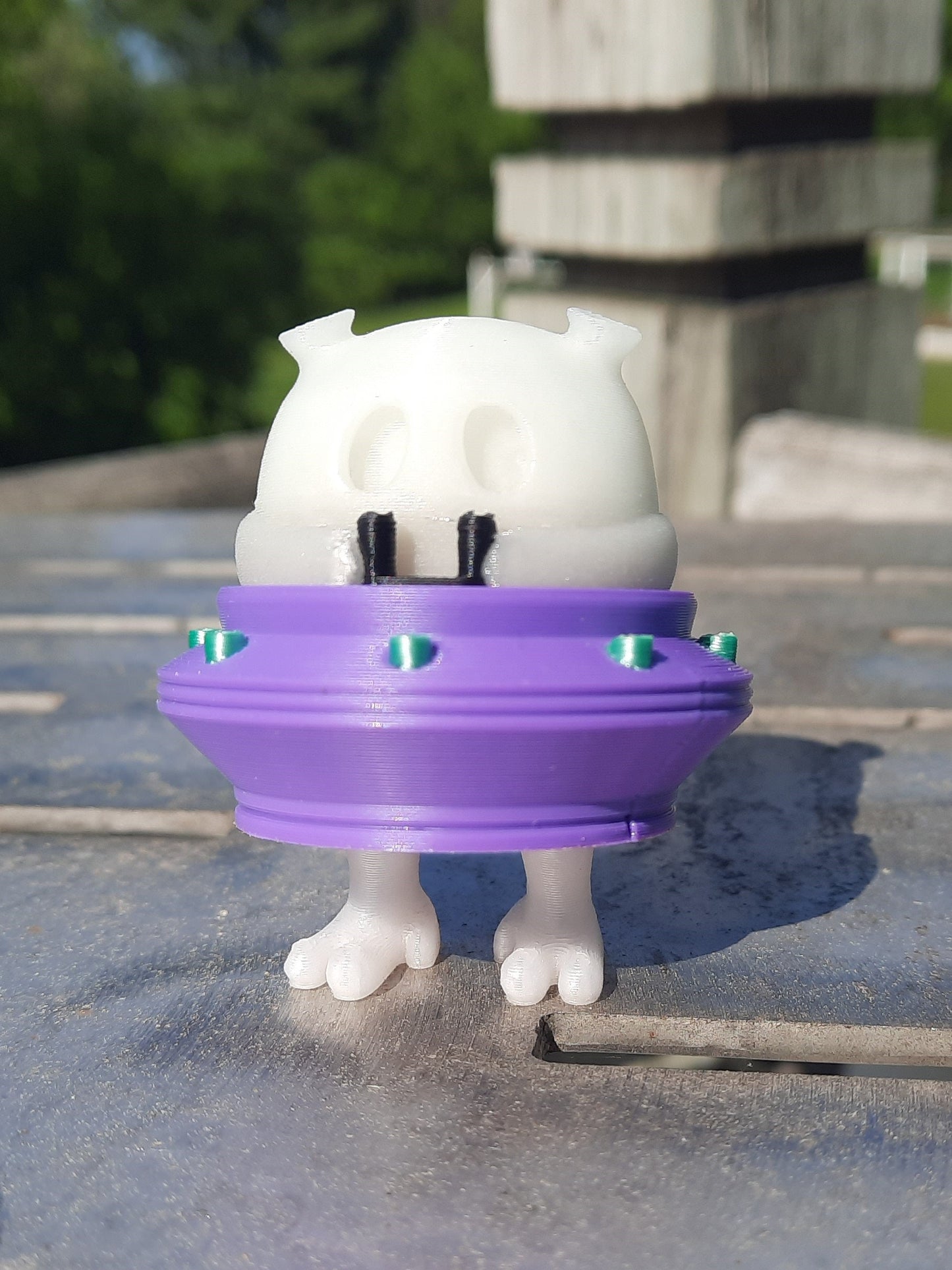 Cute standing aliens