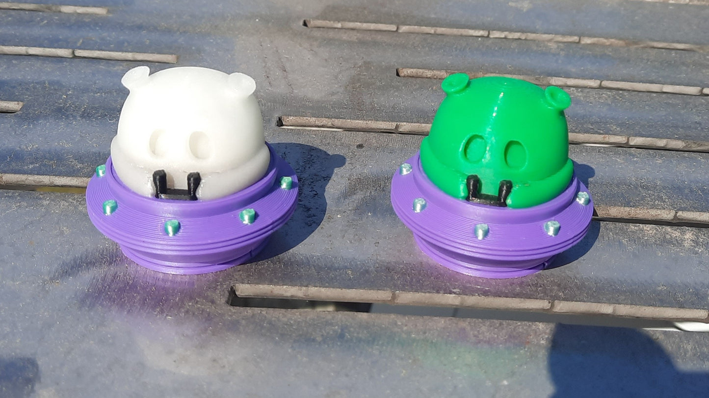 Cute standing aliens