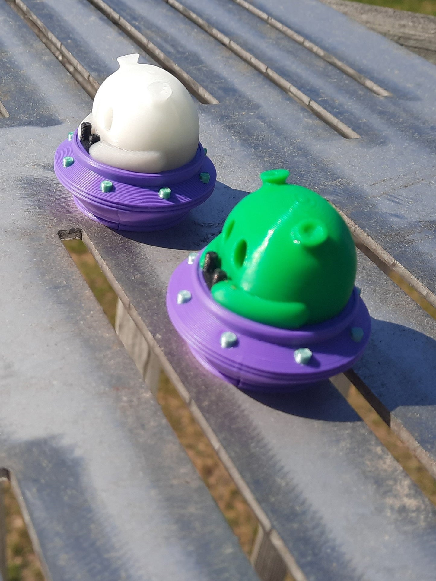 Cute standing aliens